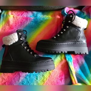 BNWOT Marc Fisher LTD size 8... 2.5" chunky heel ankle boots